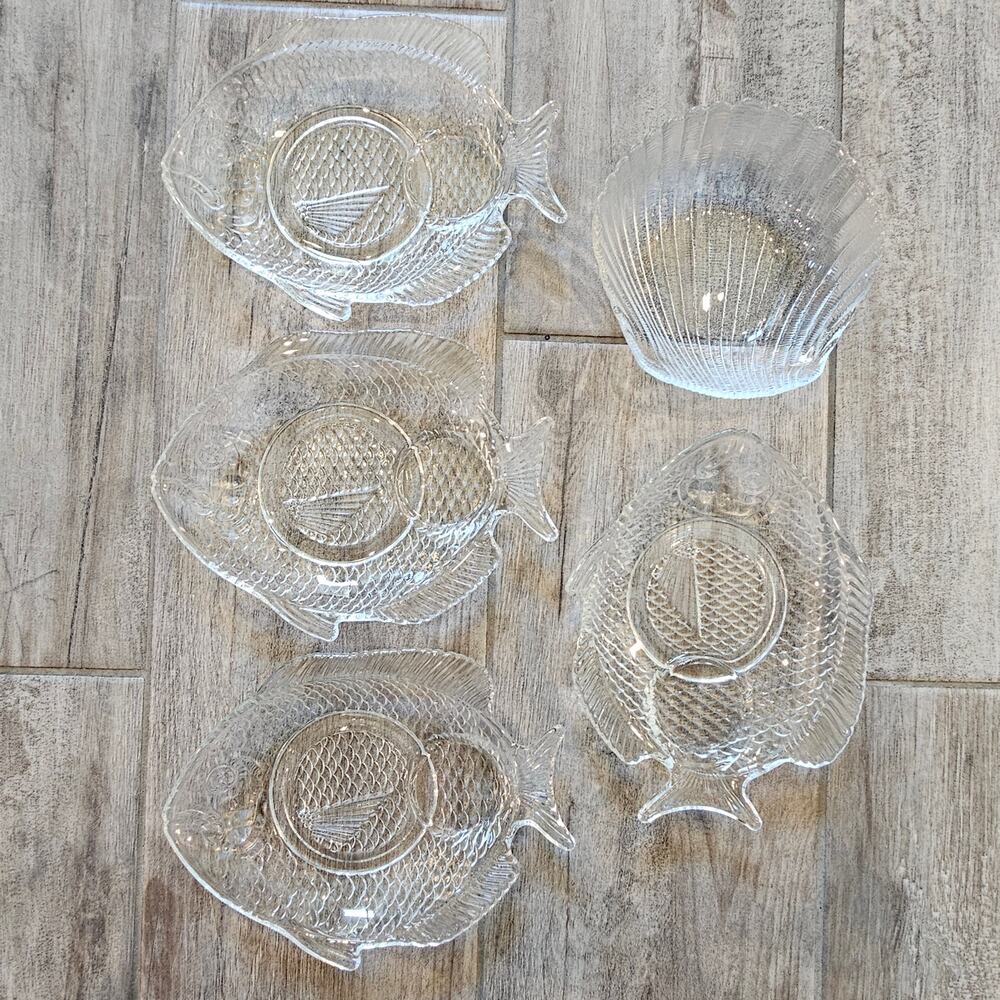 Arcoroc France Lot of 5 Clear Glass 4 Fish Plates 1 Shell Dish Vintage Nautical